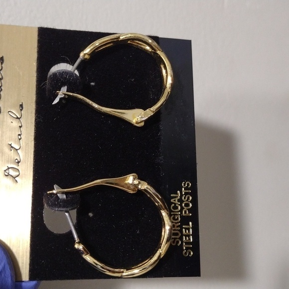 Women's Polished Gold-tone Twisted Hoop Design Surgical Steel Drop Earrings - Picture 4 of 4